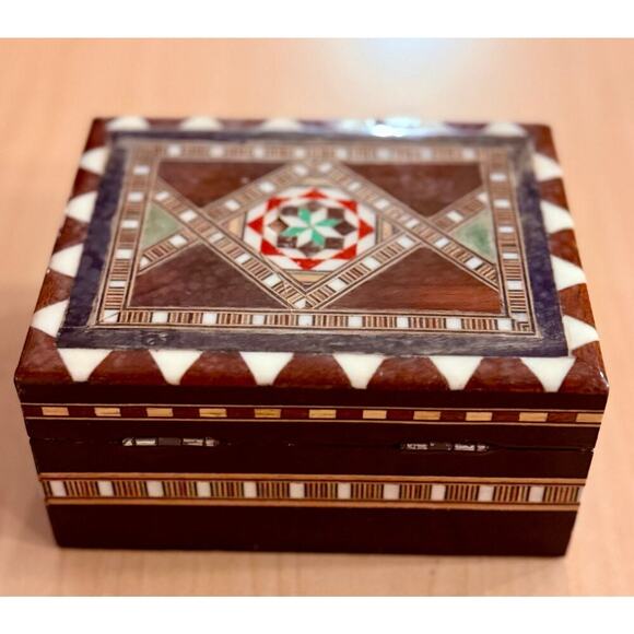 Vintage Syrian Inlaid Mosaic Trinket Box – Geometric Design, Bone & Wood Inlay - Picture 2 of 5